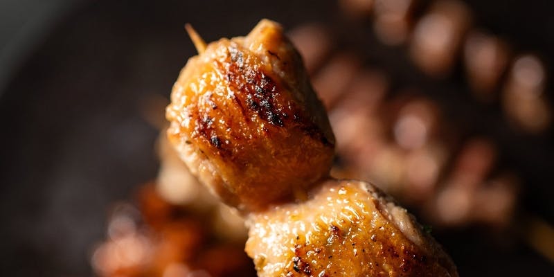  【飲み放題付き】おまかせ焼鳥4本ととろろ鶏出汁鍋など11品