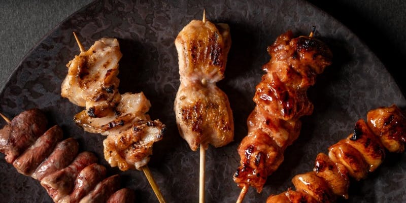 【飲み放題付き】おまかせ焼鳥と酒肴細巻き、本日の一品料理など12品（11月～）