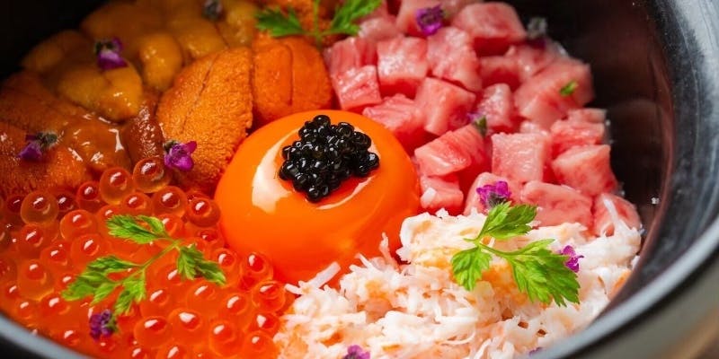 宮崎牛サーロイン焼きすきや生肉や海鮮土鍋御飯含む全12品