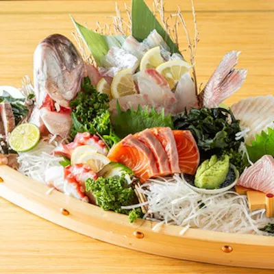 まるで高級旅館のような豪華な舟盛り