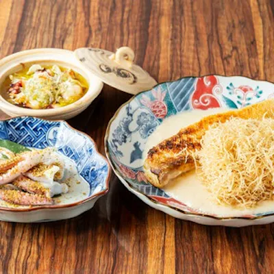 自慢の石窯料理を美味しいお酒と共に