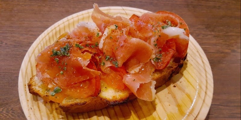 【カジュアルコース】生ハム、アヒージョ、炭火焼きを楽しむ 全6品＋120分飲み放題