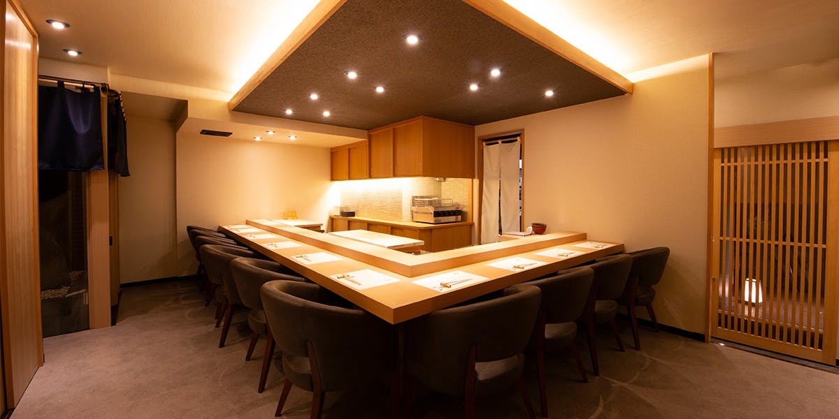 新宿 江戸前鮨と和食 朧 - 画像1