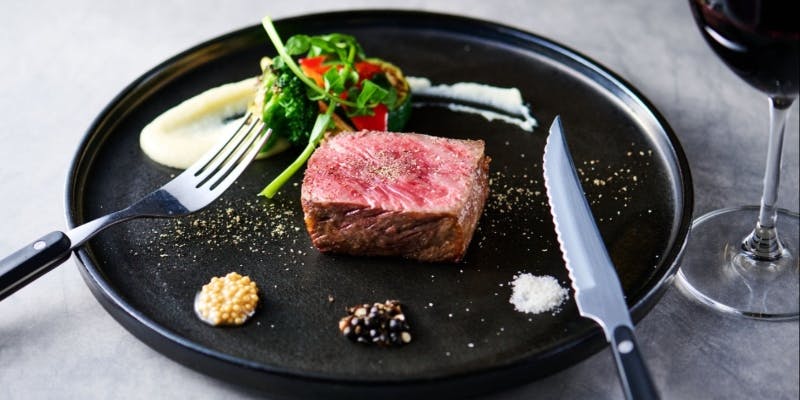 【スペシャルランチ】上州牛ステーキに海鮮の焼き物、鮑、蟹のサラダ、デザートまでついた贅沢ランチコース