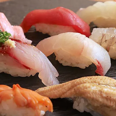 新鮮な国産魚介の握り寿司を堪能