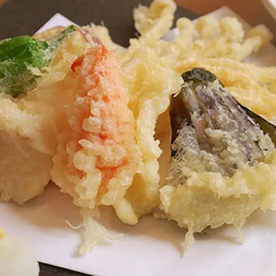 旬素材の天ぷら・焼き物など多彩な一品料理