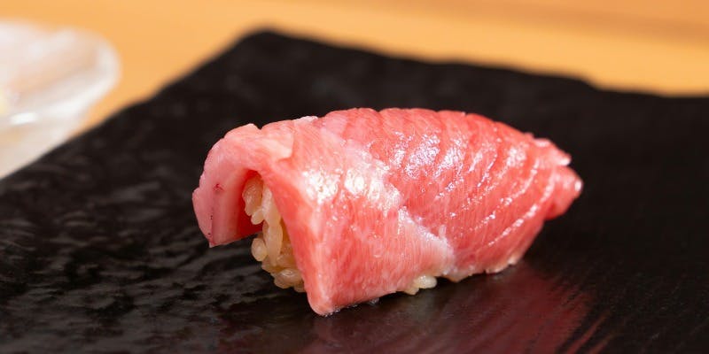 【青波おまかせコース】握り13貫と旬魚、椀物、甘味の雅やか仕立て