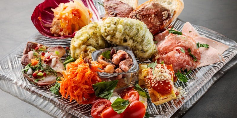 【女子会プラン】前菜10種盛り合わせ、本日のアヒージョなど全8品＋3時間飲み放題