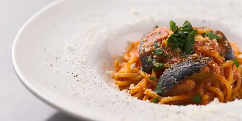 生パスタとポークステーキの両方が楽しめる「ダブルコース」全8品＋ランチ無制限飲み放題付