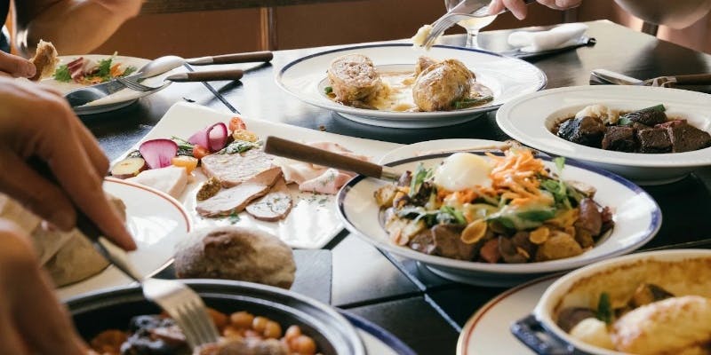 【記念日やご会食にも】フルコース（アミューズ、前菜2種、魚料理、肉料理、デザートまで堪能）