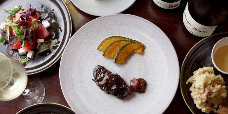 【Aコース】前菜盛り合わせ、パン、牛すねの赤ワイン煮込み、デザート含む全5品