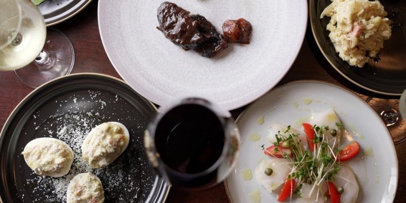 【ペアリングコース】前菜3種、一品、牛すね肉の赤ワイン煮込み、デザート含む全4品＋グラスワイン4種