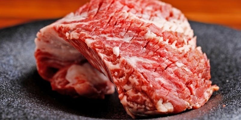 【もりもりコース】赤身塩・タレ盛合せや赤身の塊焼き、牛タンと豚タンなど全8品