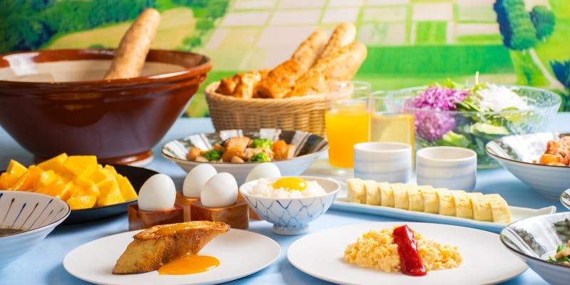 【朝食バイキング】直営農場の食材を使用した40種類のバイキングコース 実演調理ワゴンもあり