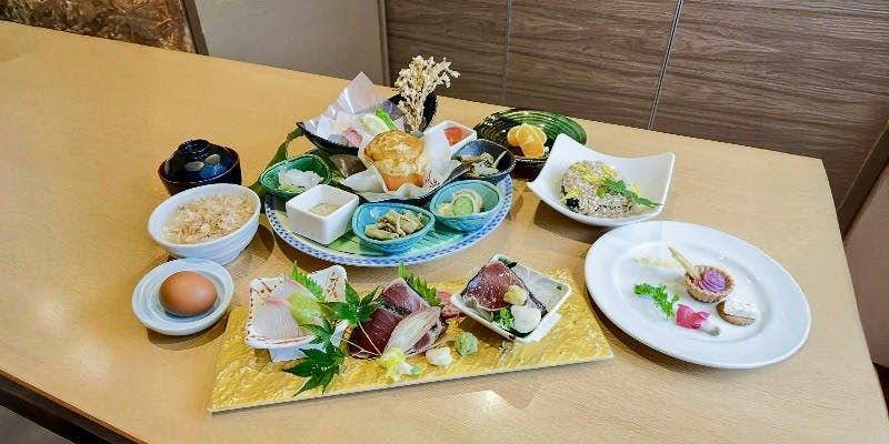 【ディナー7000円コース】高知の郷土料理を集めた皿鉢や鰹のタタキが入った全6品が堪能できるコース