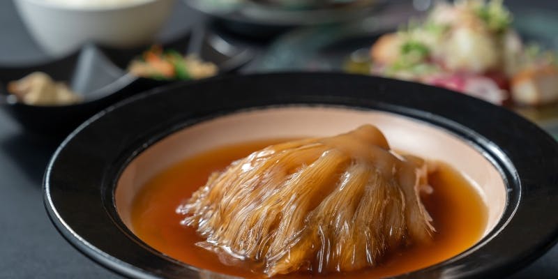 【水晶コース】季節の前菜、ふかひれ（胸鰭）の煮込みなど全7品