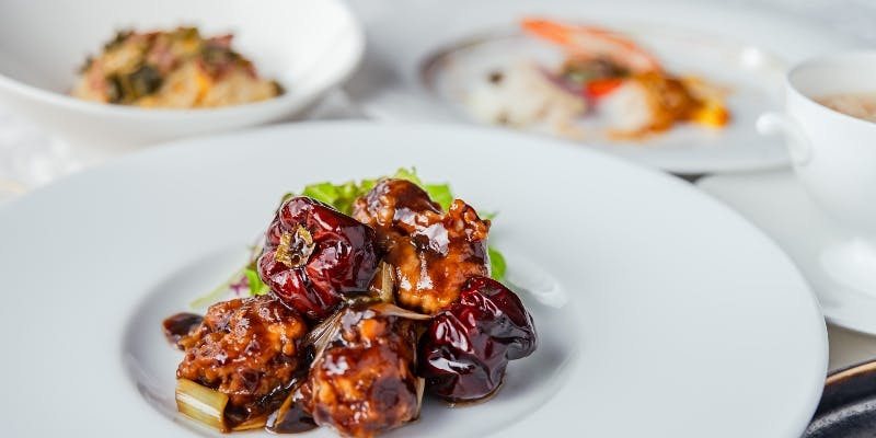 【サービスランチ】前菜、スープ、メインなど全5品