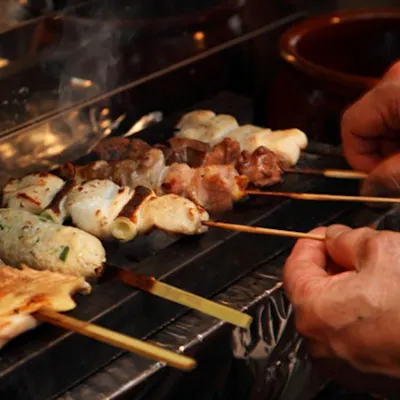 炭火焼で味わう厳選地鶏と和牛