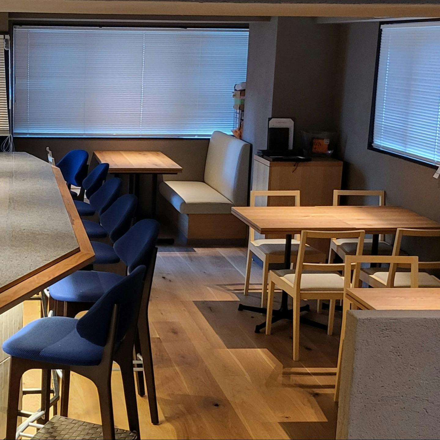 落ち着いた雰囲気の店内