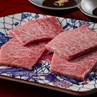 女性に人気の赤身肉を特製だれで堪能