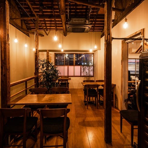 落ち着いた雰囲気の店内