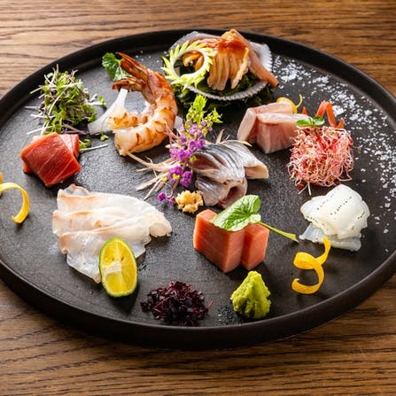 新鮮な海鮮と旬の食材を使用