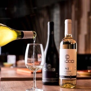 自社オリジナル ブランドの牡蠣専用ワインを各種揃えています