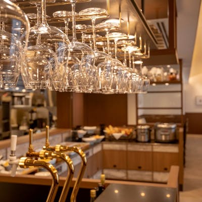 陽光と静寂に包まれたくつろぎの空間