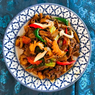 本場タイの味を再現した多彩なメニュー