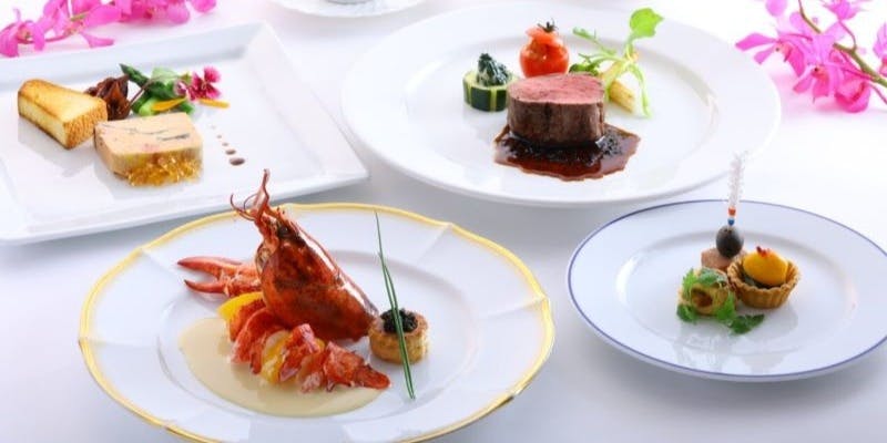 オマールエビと国産牛フィレのコース