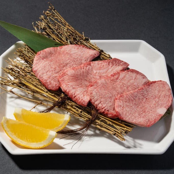 稀少な「生」が織りなす、A5ランク和牛 生タン塩の真髄