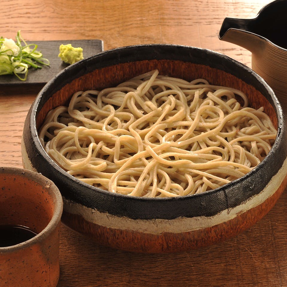 厳選されたそば粉で打つ手打ちそば