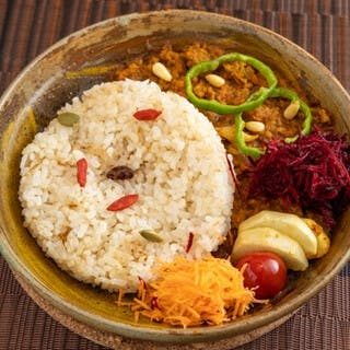 仕事帰りの一杯からしっかり食事まで多彩なメニュー