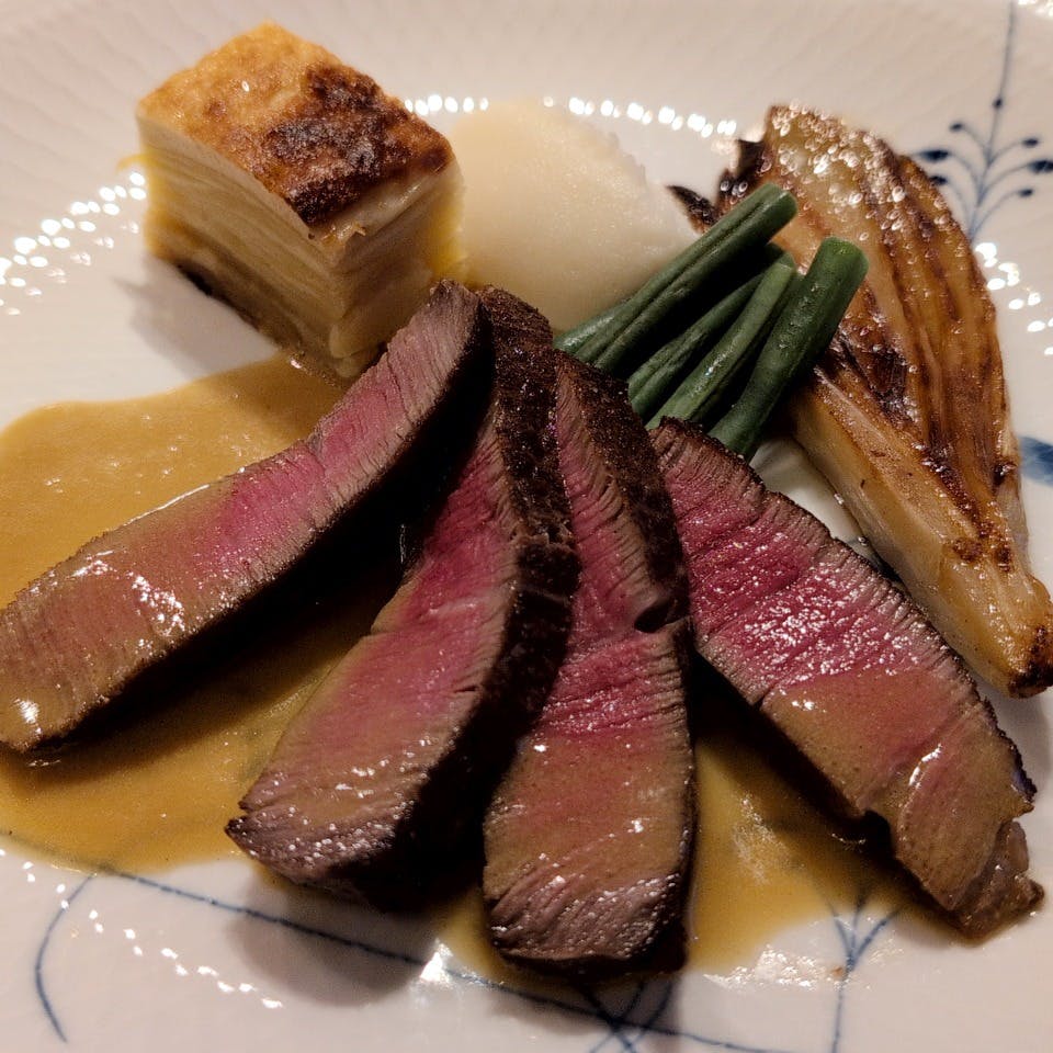 厳選食材を使用したシェフ自慢の料理