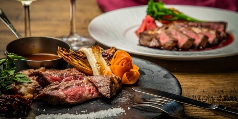 【豪華プラン】熟成肉2種盛×大人気窯焼ピザを楽しむ豪華プラン＋PREMIUM飲み放題