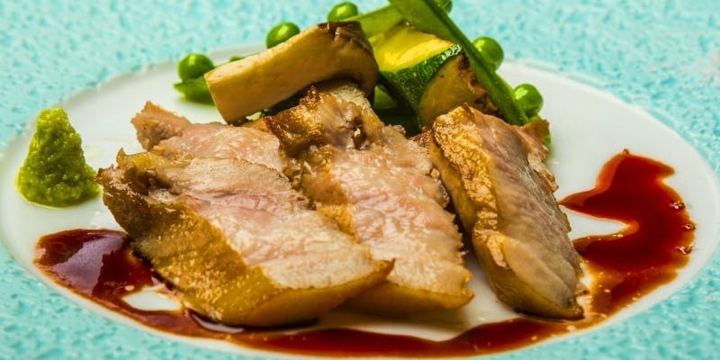 【人気No1宴会プラン】窯焼きピザや熟成豚を楽しむ宴会プラン＋PREMIUM飲み放題