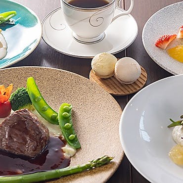 月替わりのディナーコースと厳選ワイン