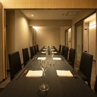 洗練された和モダンな空間で特別なひとときを。完全個室席有り