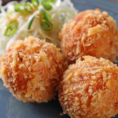 酒肴ちそ 名物「塩辛コロッケ」