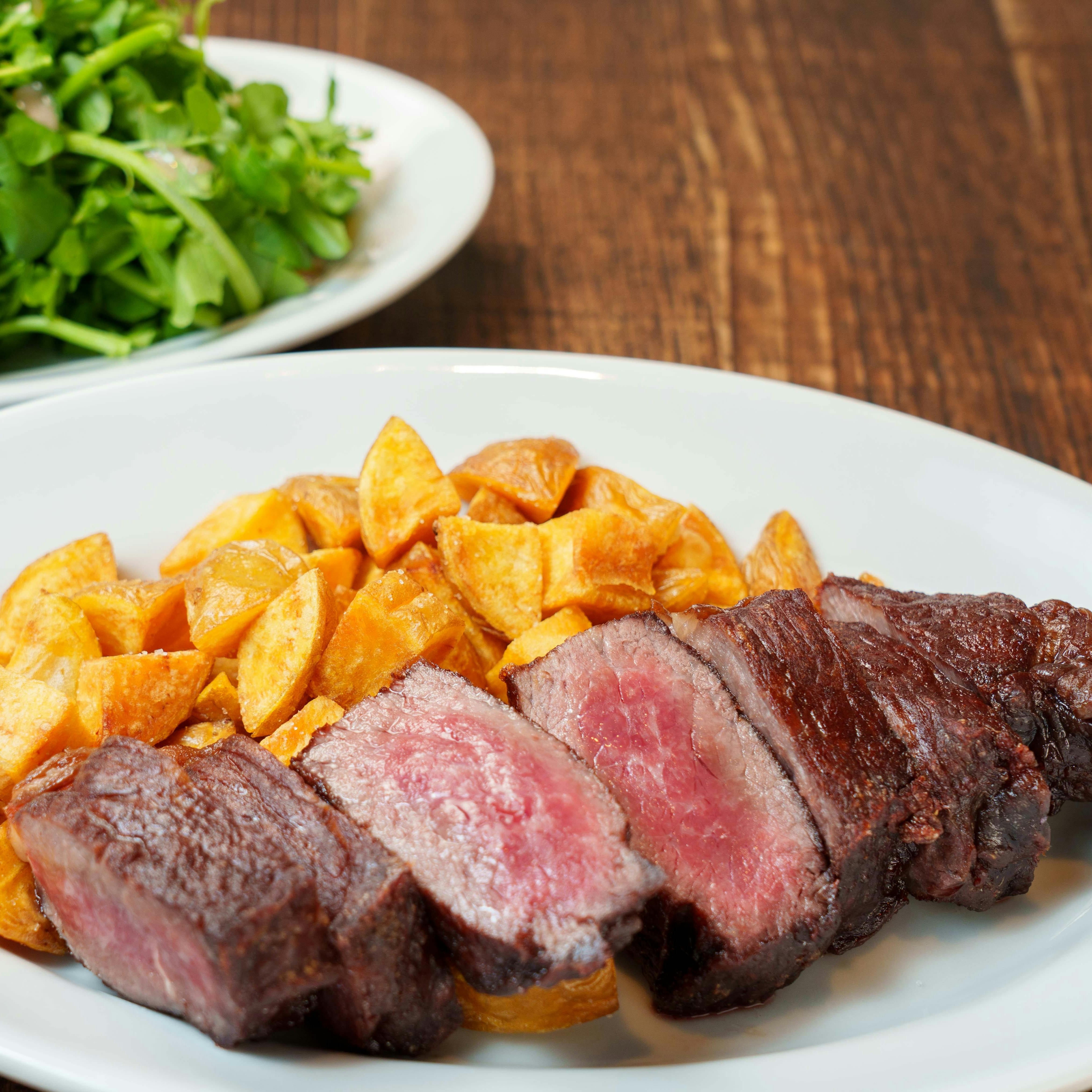 厳選された上質なステーキ