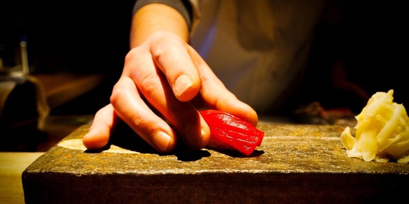 暁 AKATSUKI　原点宿る、日曜昼限定の気軽に楽しむ鮨。