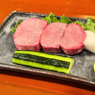 極厚熟成タンと希少部位の極上串焼き