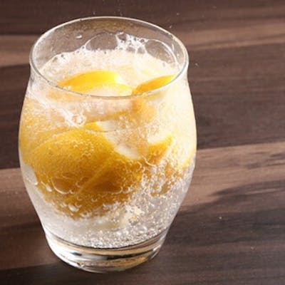 レモン丸ごと使用の特製レモンサワー