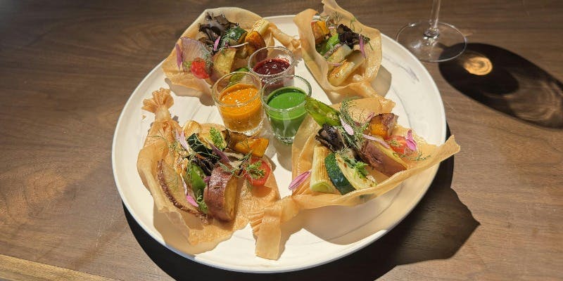 【大人の女子会コース】ブーケサラダに自家製フォッカチャおかわり自由！＋カラオケ付き個室確約プラン