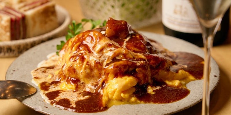 【黒毛和牛と活あわびのコース＋2.5h飲み放題】ふわとろ！鉄板で作る！トリュフ香るガーリックオムライス付