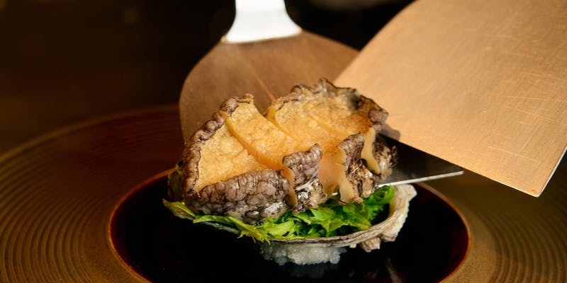 【満足！活あわび ＆ 選べる黒毛和牛のコース】記念日やお祝い事にも