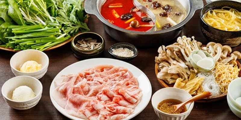 【土日祝限定シルク美肌コース】男女共に1番人気麦豚・野菜大皿盛り合わせ・選べるお鍋の〆2が楽しめる11品