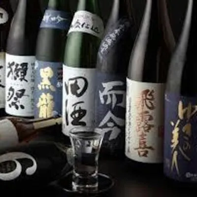 全国から厳選した地酒と焼酎を豊富に取り揃え