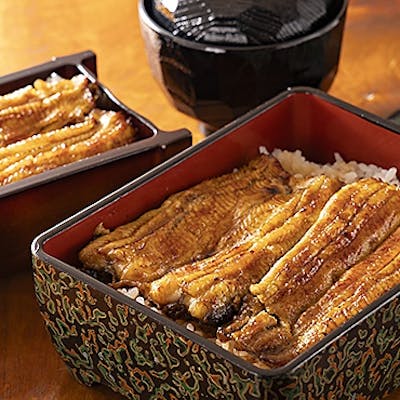 国産うなぎを贅沢に使用した自慢のうな重