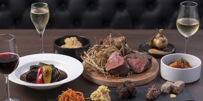 【サーロインステーキや自慢のタルタルユッケも】大皿で楽しむ団らんを 全6皿 4,400円